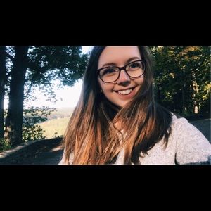 Meet your Posher, Claire